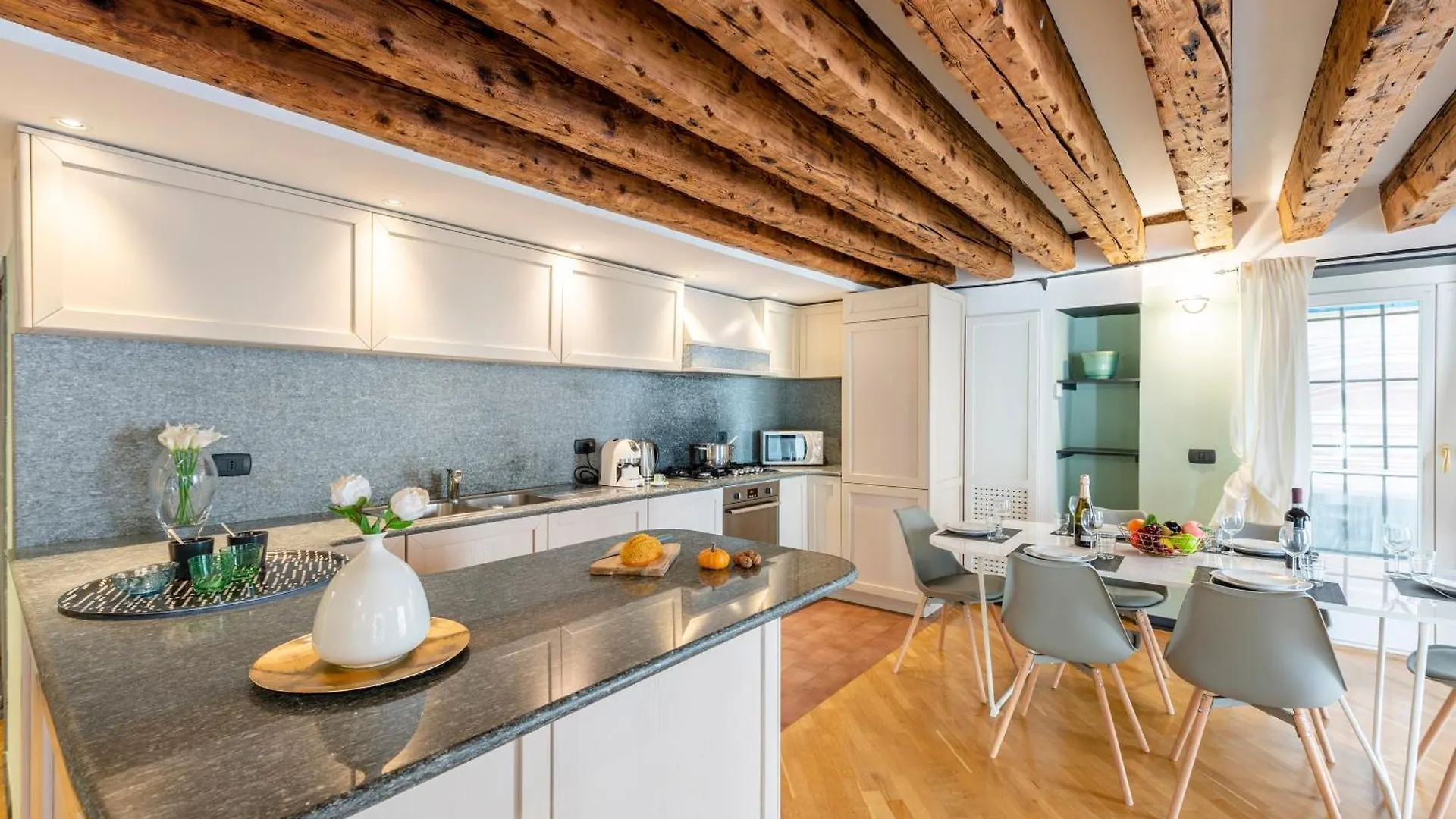 Beautiful Flat In The Historic Center - Happy Rentals Genua 0*,  Italien