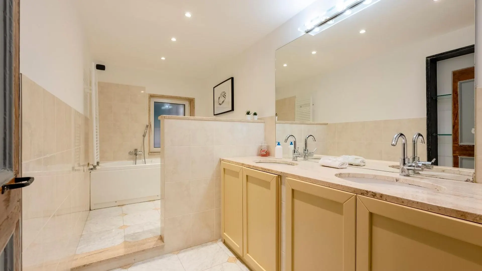 Beautiful Flat In The Historic Center - Happy Rentals Genua Italien